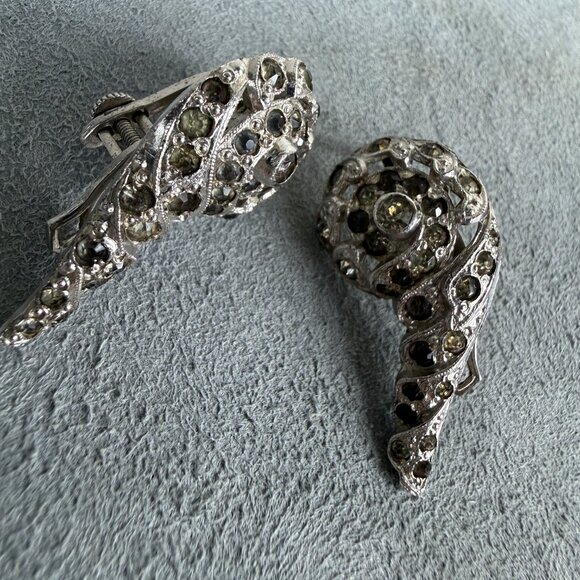 Vintage 30s Rhinestone Silver Tone Screw Back Earrings Pat Pending 164-9187 - Picture 3 of 8